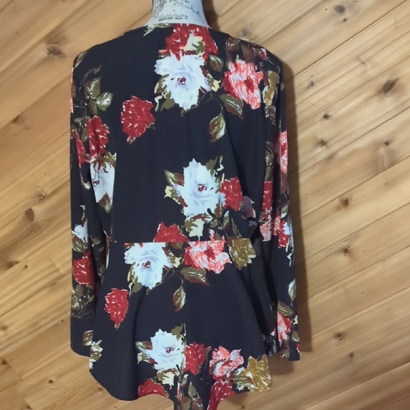 Floral V-Neck Blouse - Picture 2 of 3